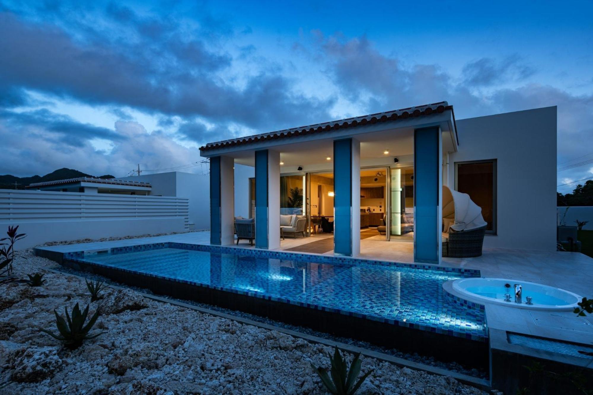 Pool Sanrriott Okinawa Villa Motobu